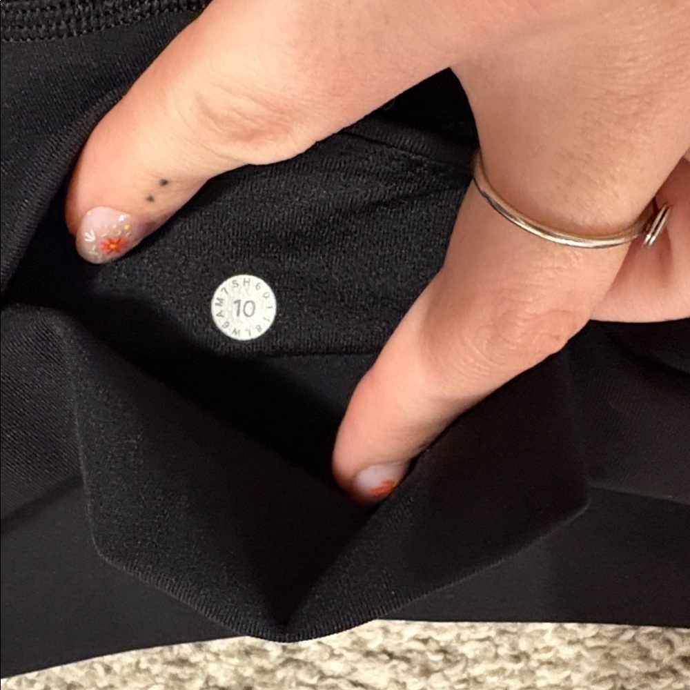 Lululemon Mix & Mesh Crop *21" Black / Chirasu Black - Picture 3 of 7